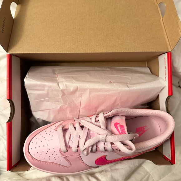 Nike dunk low rise gs triple pink size 7Y Boy. - Picture 4 of 4